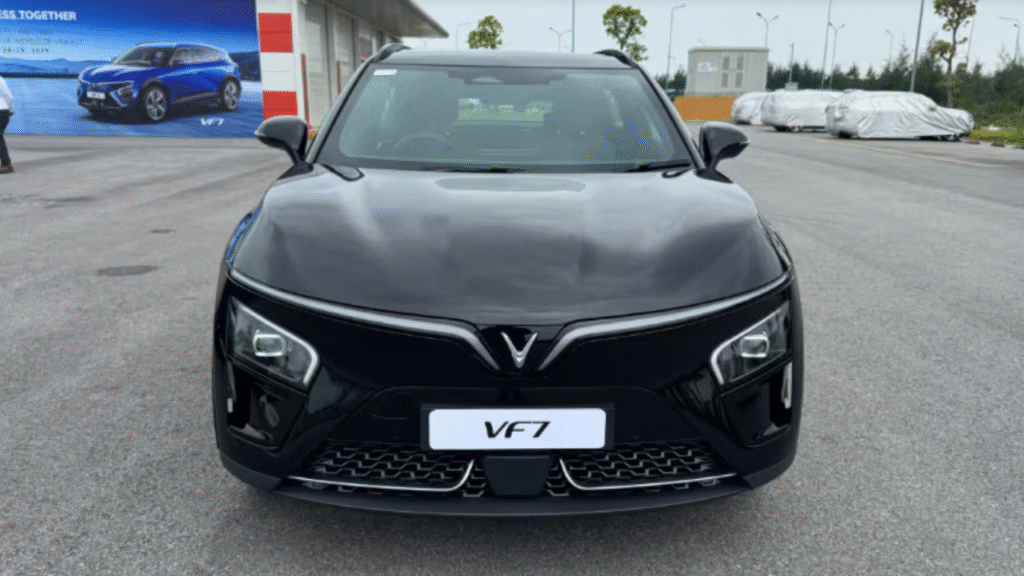 VinFast VF7