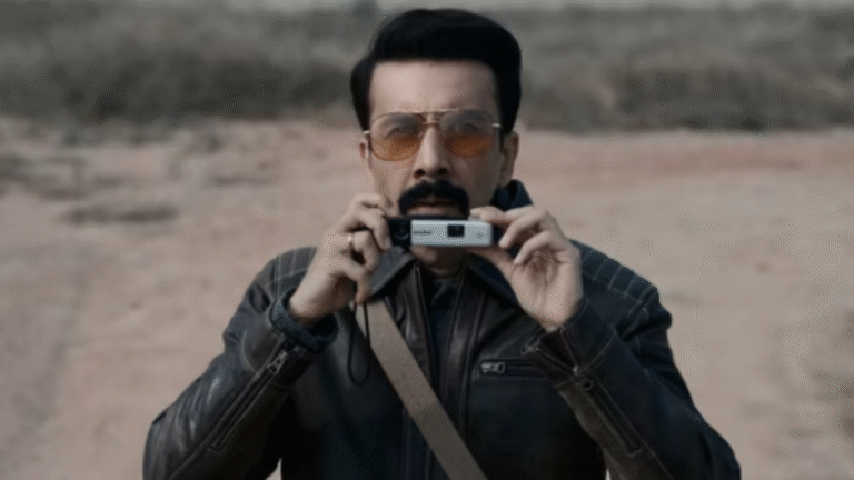 Naveen Kasturia in Salakaar movie