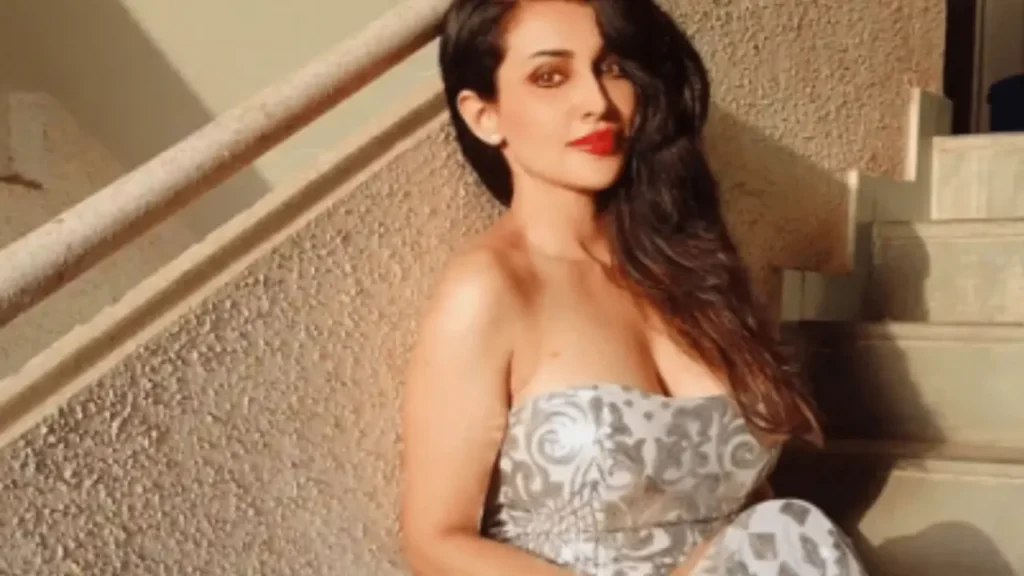 Asha Saini (Flora Saini)