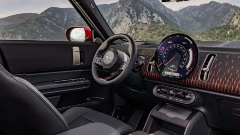 JCW Countryman ALL4 Cabin