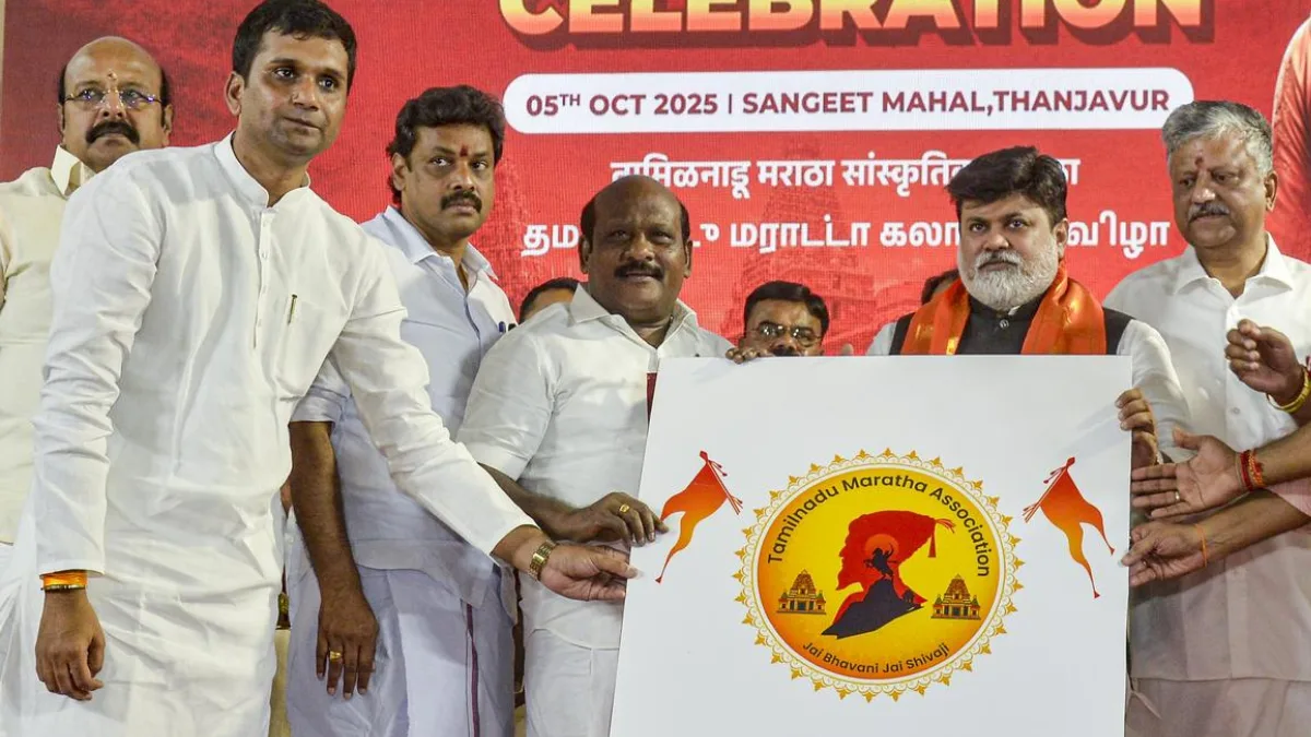 Maharashtra Minister Uday Samant, Tamil Nadu Higher Education Minister Govi. Chezhiaan and Thanjavur MP Murasoli unveiling the Tamil Nadu Marathi Sangam silver jubilee emblem in Thanjavur on Sunday. | Photo Credit: R. VENGADESH