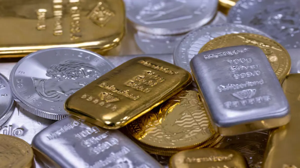 Gold, silver inch up on MCX
