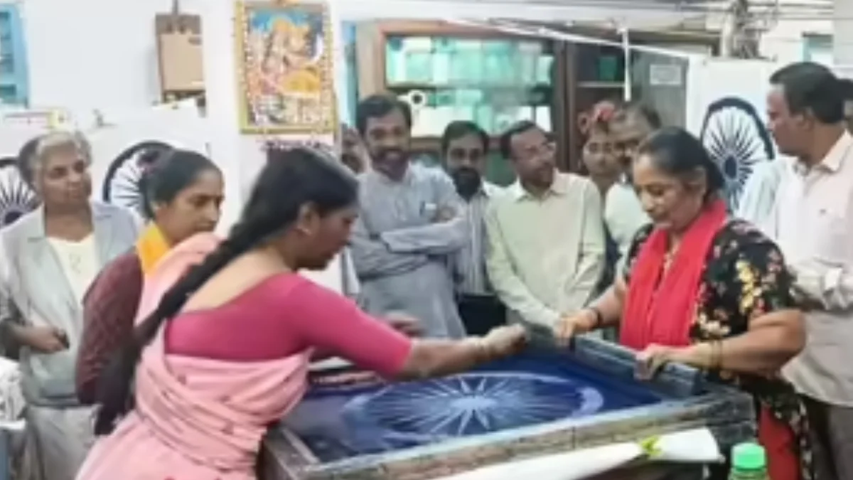 Members of Khadi National Flag Promotion Team visited KKGSS Bengeri Hubballi