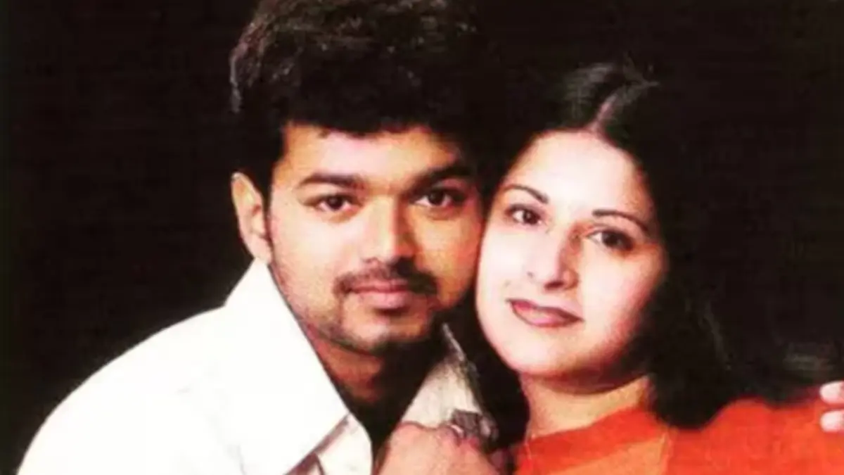 Vijay with wife Sangeetha Sornalingam