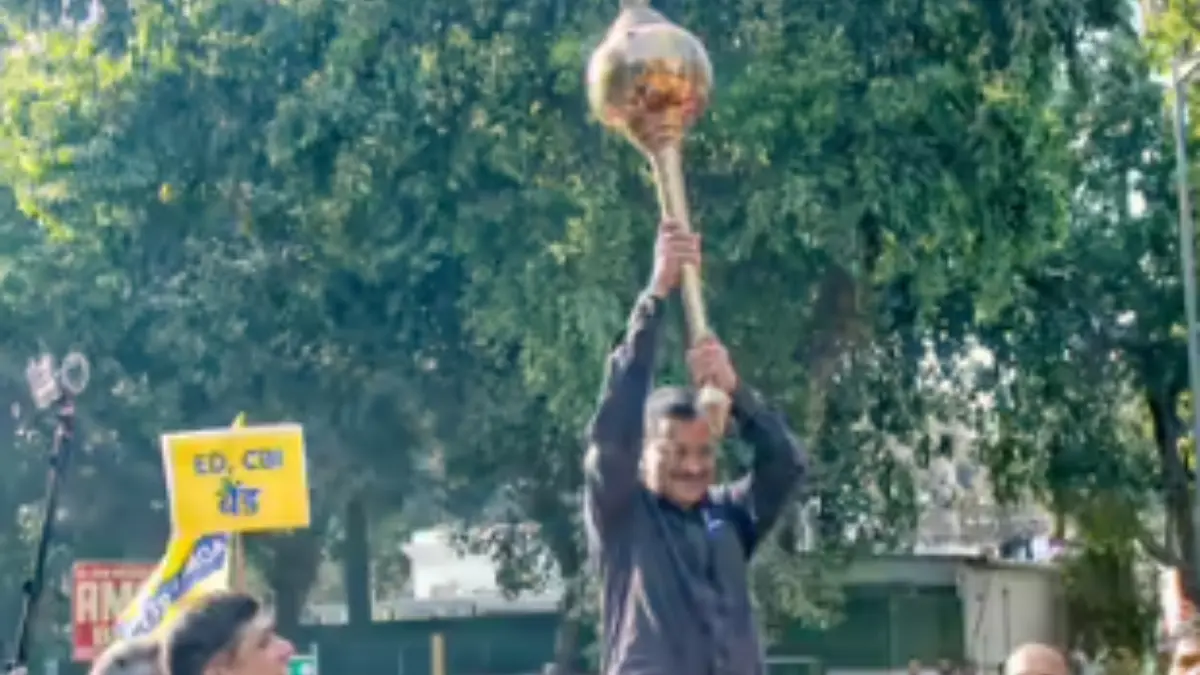 Arvind Kejriwal outside Delhi court after relief in excise policy case