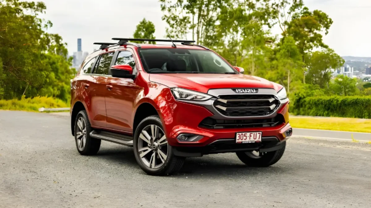 2026 Isuzu MU-X premium 7 seater SUV exterior design and off-road features