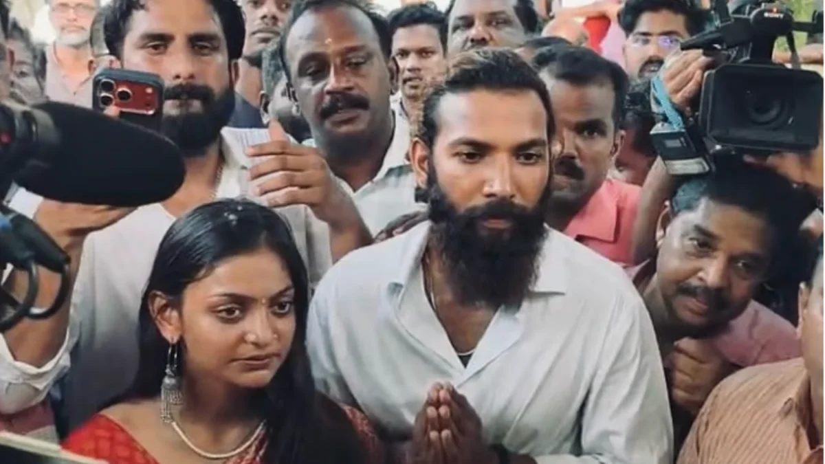 Monalisa Bhosle viral Mahakumbh girl marries partner Farman Khan in Kerala temple