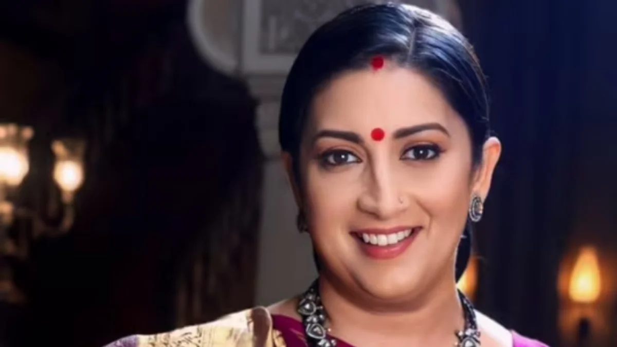 Smriti Irani as Tulsi Virani from Kyunki Saas Bhi Kabhi Bahu Thi with headline about spin-off rumors clarification