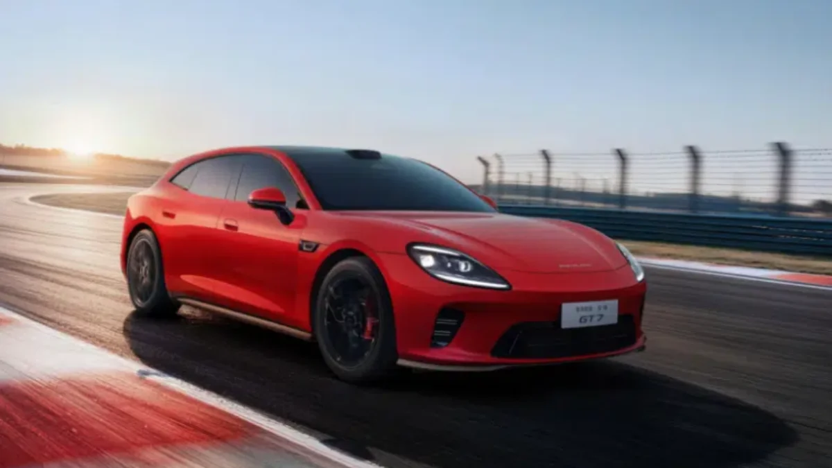 Huawei electric sedan 2026 Porsche Panamera style design smart EV China