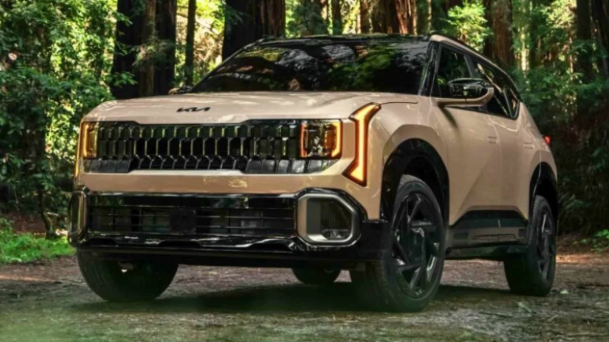 New Kia Seltos Hybrid SUV with larger size, AWD capability and modern design features