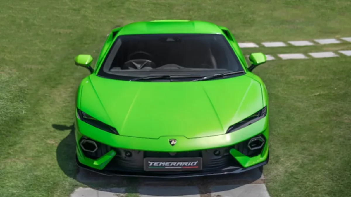Lamborghini Temerario hybrid supercar delivered in India featuring 920 HP twin-turbo V8 engine and futuristic design