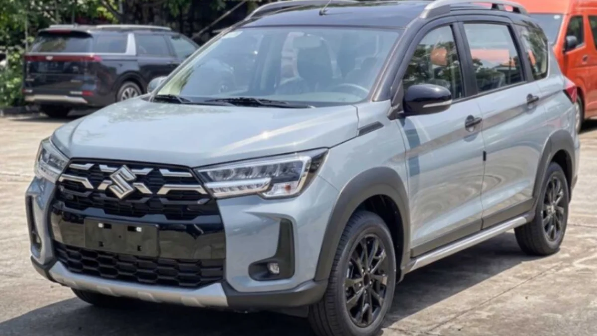 2026 Suzuki XL7 Facelift spied testing with redesigned front grille, sporty styling, new alloy wheels and potential Maruti XL6-inspired updates