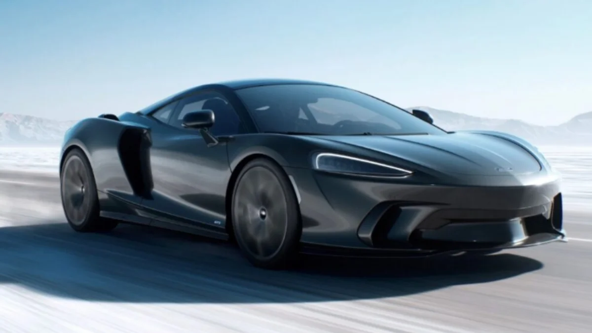 McLaren 750S Spider supercar parked outdoors showcasing its aerodynamic design and high-performance engineering after major price reduction in India due to the India-UK Free Trade Agreement.