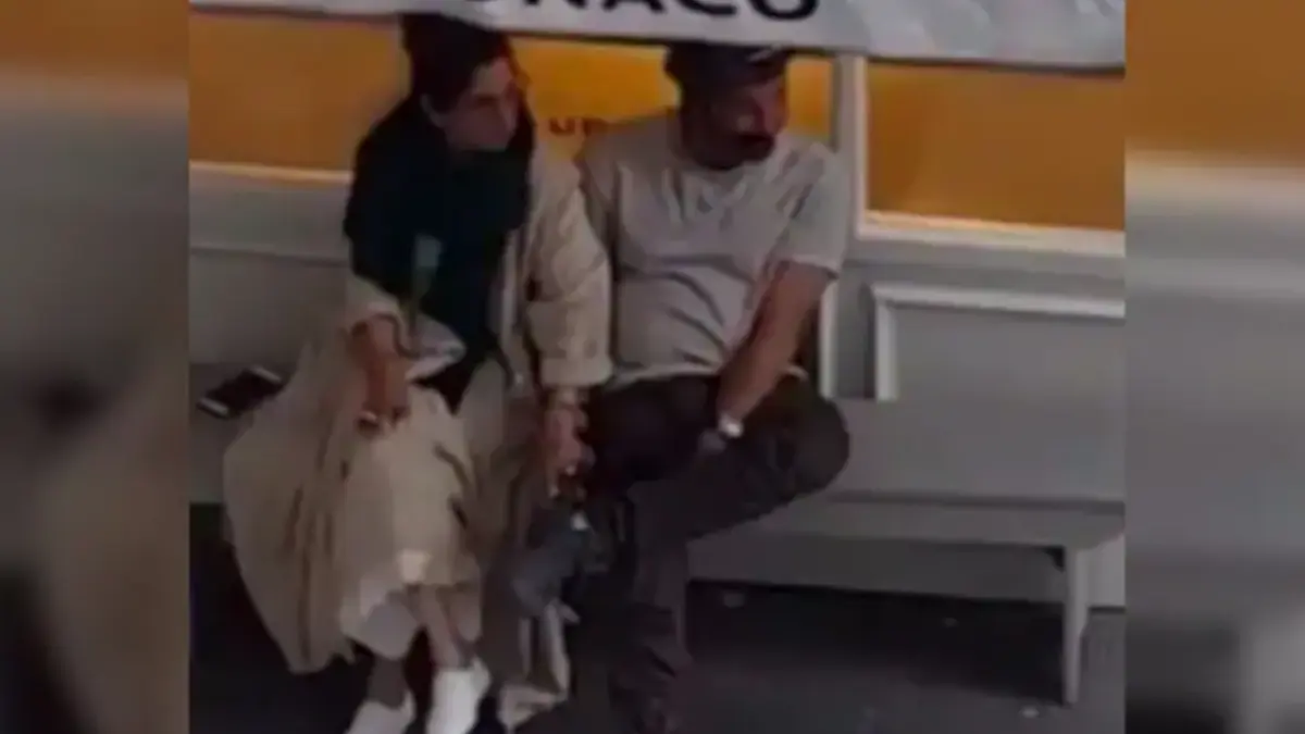 Veteran paparazzi reveals old Bollywood secret involving Sunny Deol and Dimple Kapadia photos together.