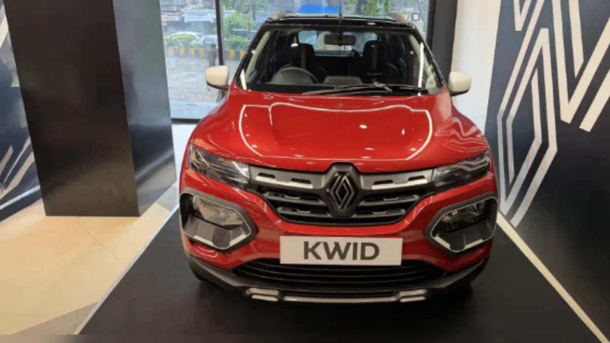 2026 Renault Kwid Facelift front three-quarter view with updated grille, new Renault logo and refreshed styling launched in India.
