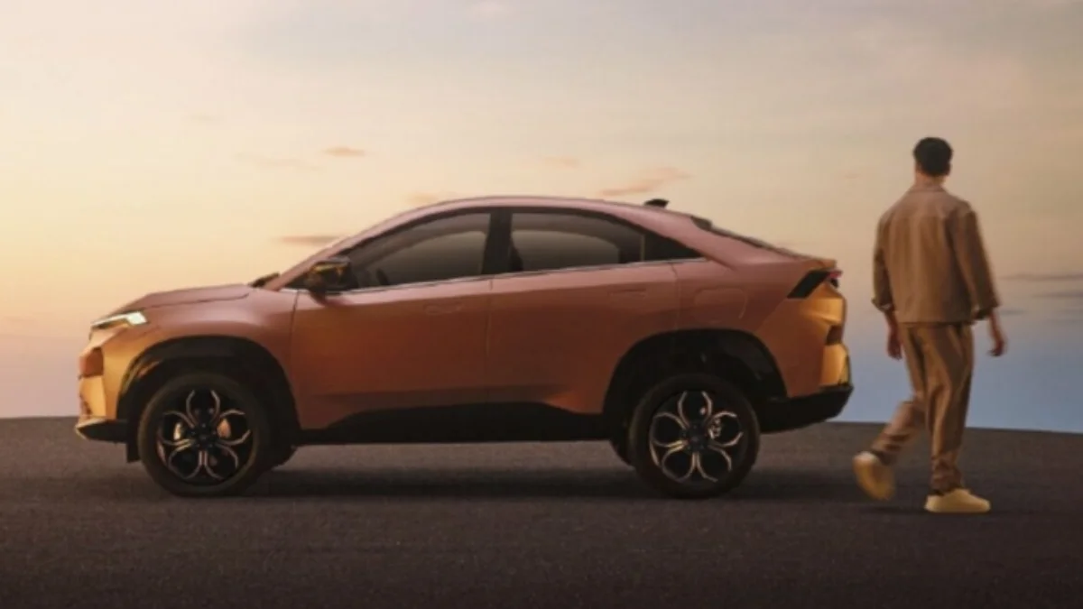Tata Curvv coupe SUV parked on a road highlighting August 2026 discount offer of up to Rs 1.25 lakh with modern exterior styling.